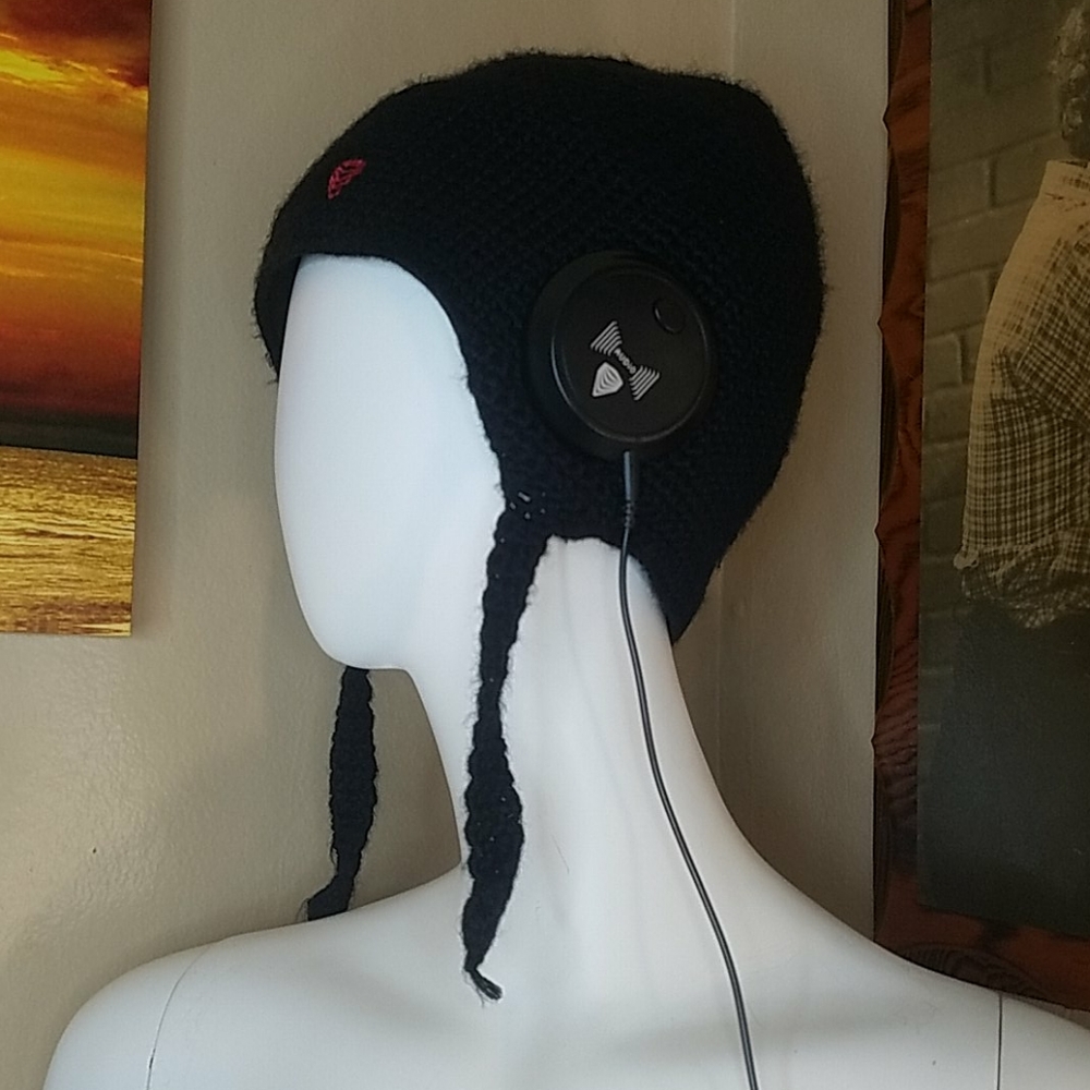 Black Knitted Beanie Build-In Audio Speakers